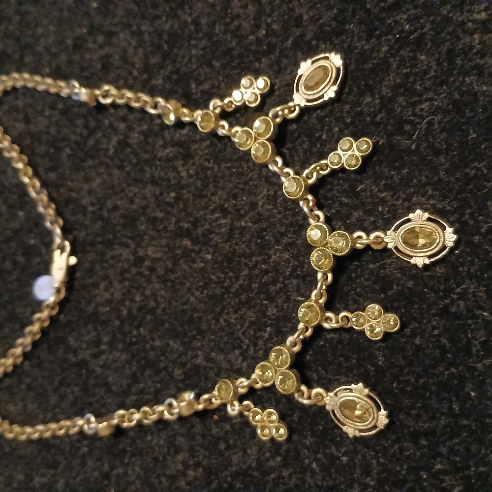 Elegant Tommassini Necklace with Intricate Design